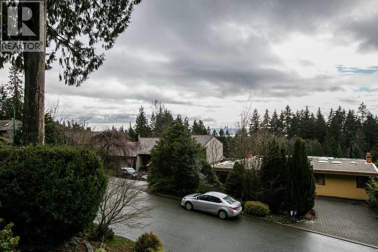 5240 Malaspina Place, North Vancouver, British Columbia  V7R 4M1 - Photo 18 - R3130671
