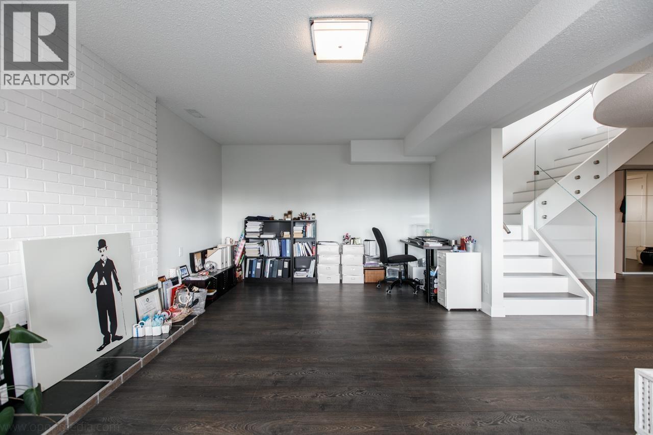 5240 Malaspina Place, North Vancouver, British Columbia  V7R 4M1 - Photo 13 - R3130671