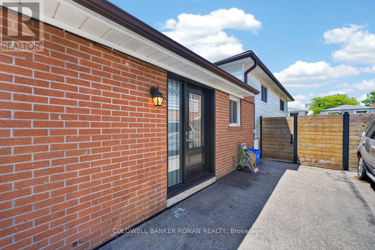 319 Thrace Avenue, Mississauga, Ontario  L5B 2B2 - Photo 39 - W13225778