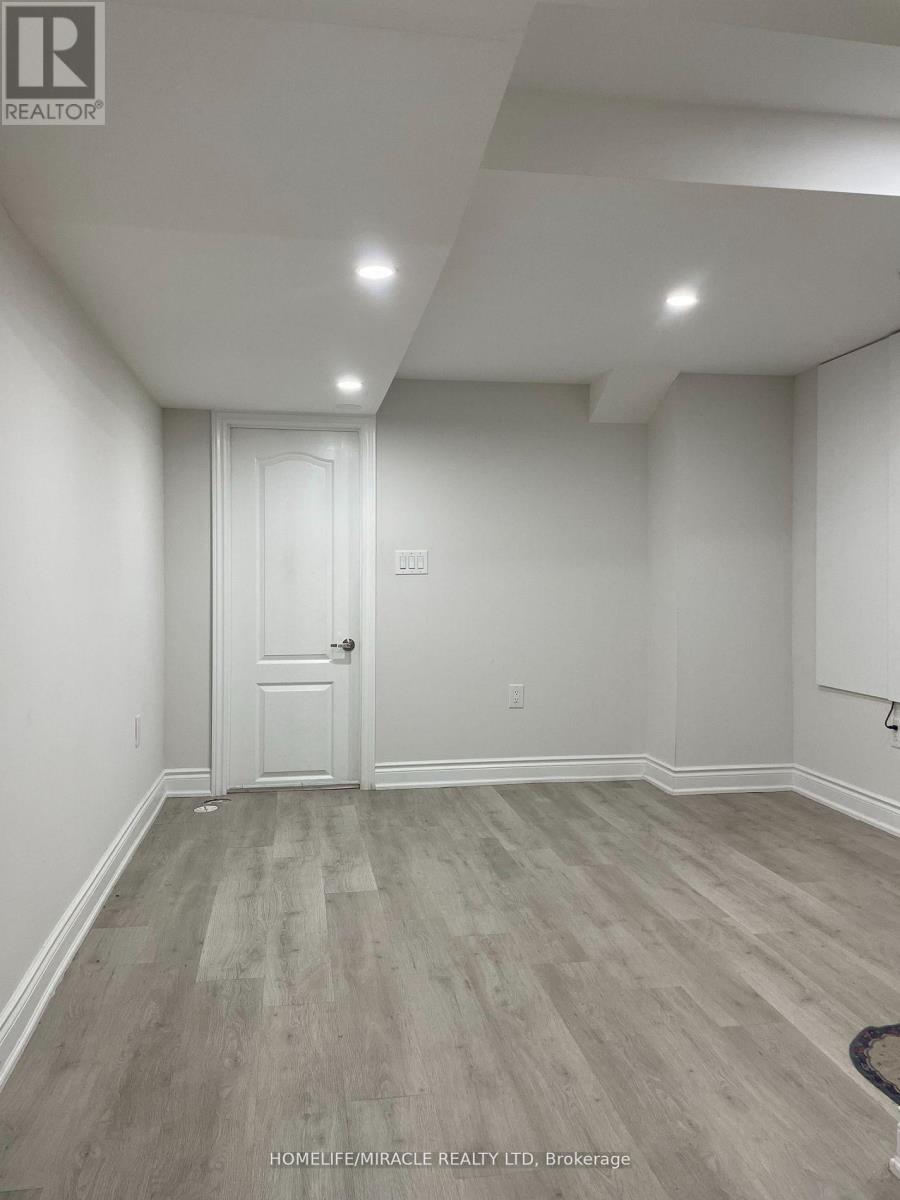 9 Humberstone Crescent, Brampton, Ontario  L7A 4C3 - Photo 3 - W13225808