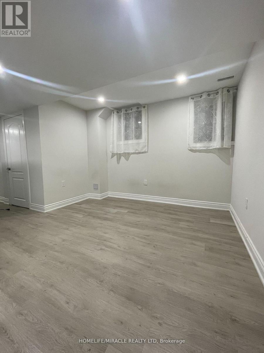 9 Humberstone Crescent, Brampton, Ontario  L7A 4C3 - Photo 5 - W13225808