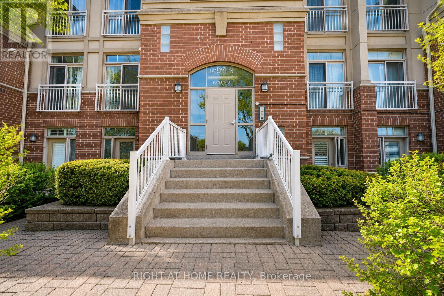 8 - 1949 Lawrence Avenue W, Toronto, Ontario  M9N 1H3 - Photo 2 - W13225848