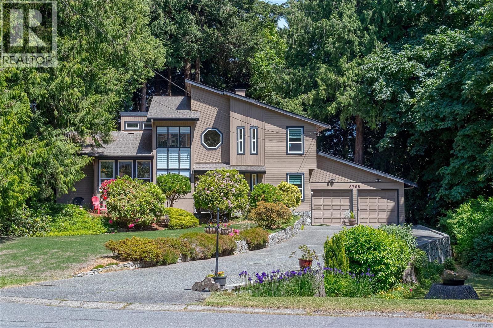 8705 Nash Pl, North Saanich, British Columbia  V8L 4G9 - Photo 2 - 1038433