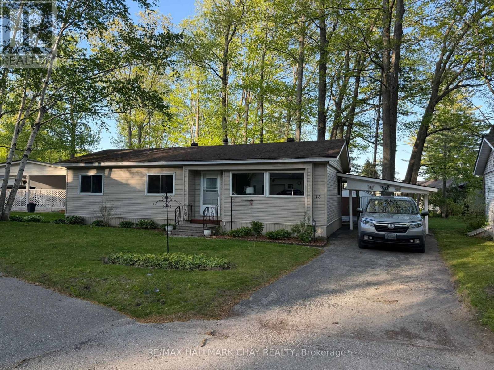 13 CARRUTHERS STREET N, Wasaga Beach, Ontario