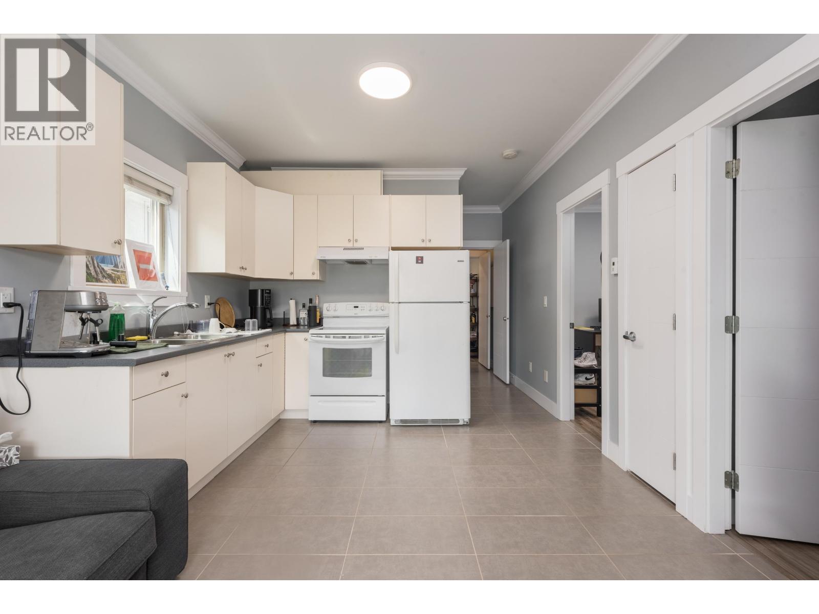 7348 11th Avenue, Burnaby, British Columbia  V3N 2N1 - Photo 20 - R3130748