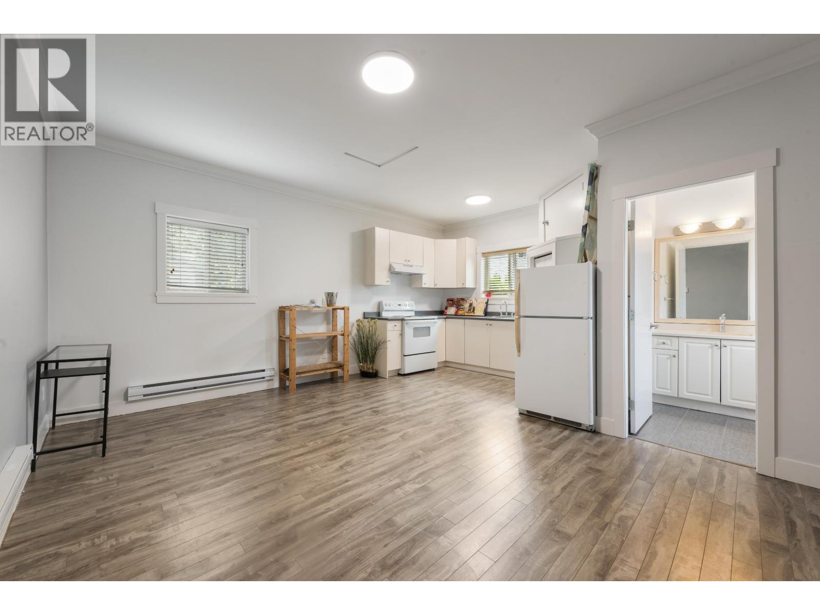 7348 11th Avenue, Burnaby, British Columbia  V3N 2N1 - Photo 25 - R3130748