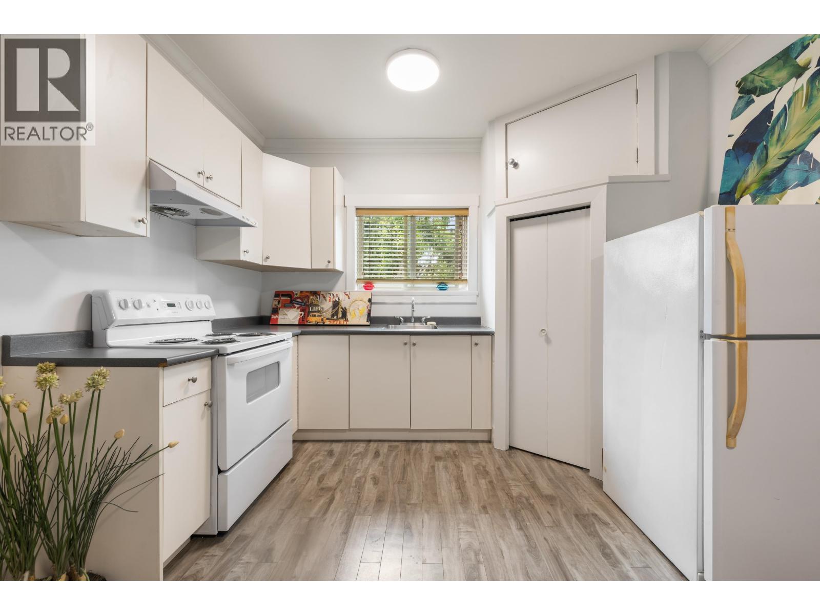 7348 11th Avenue, Burnaby, British Columbia  V3N 2N1 - Photo 26 - R3130748