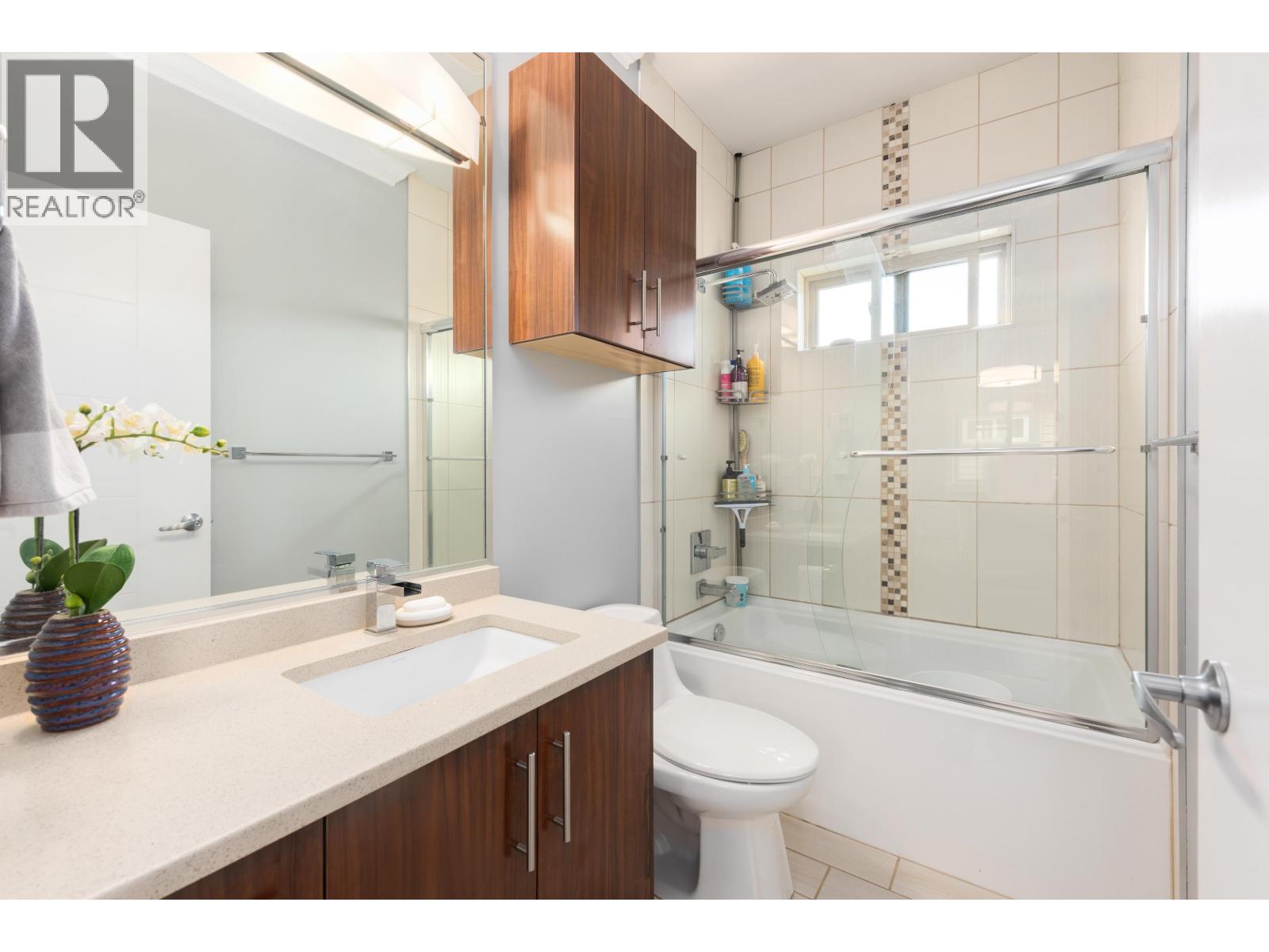 7348 11th Avenue, Burnaby, British Columbia  V3N 2N1 - Photo 5 - R3130748