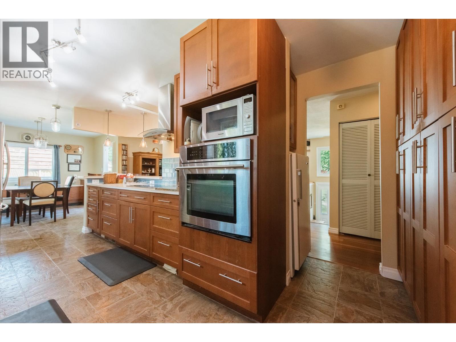 934 Davis Road, Gibsons, British Columbia  V0N 1V8 - Photo 10 - R3130658