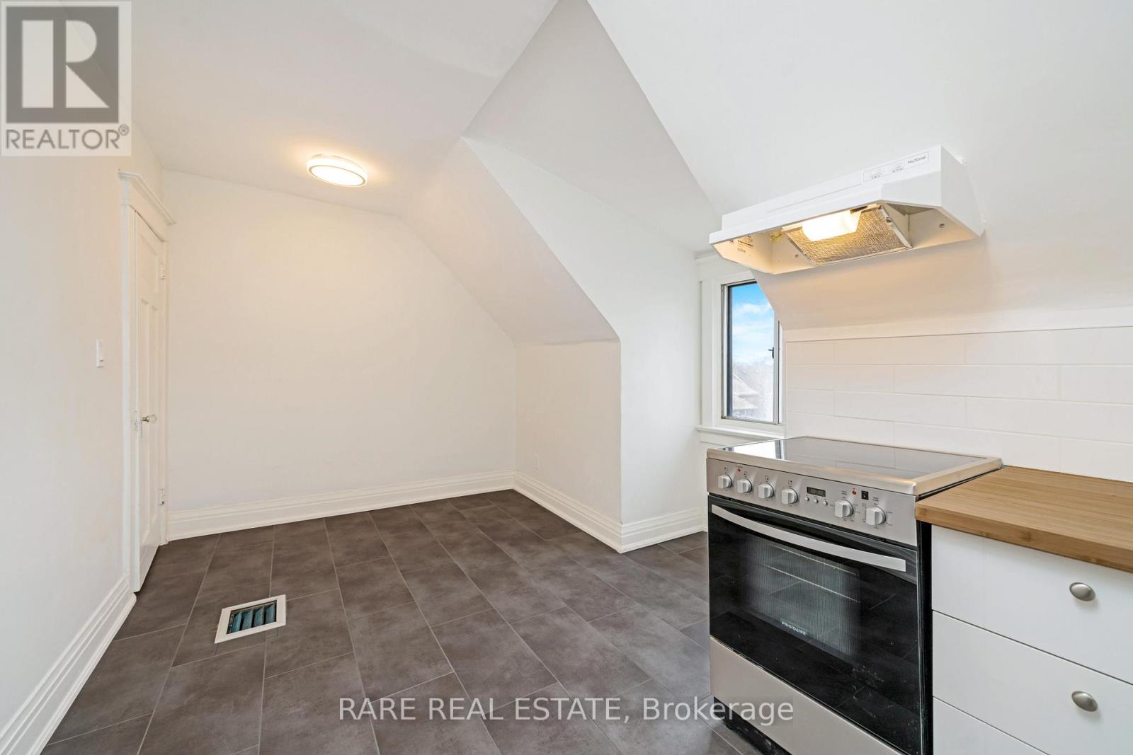 216 Oakwood Avenue, Toronto, Ontario  M6E 2V4 - Photo 23 - C13223378
