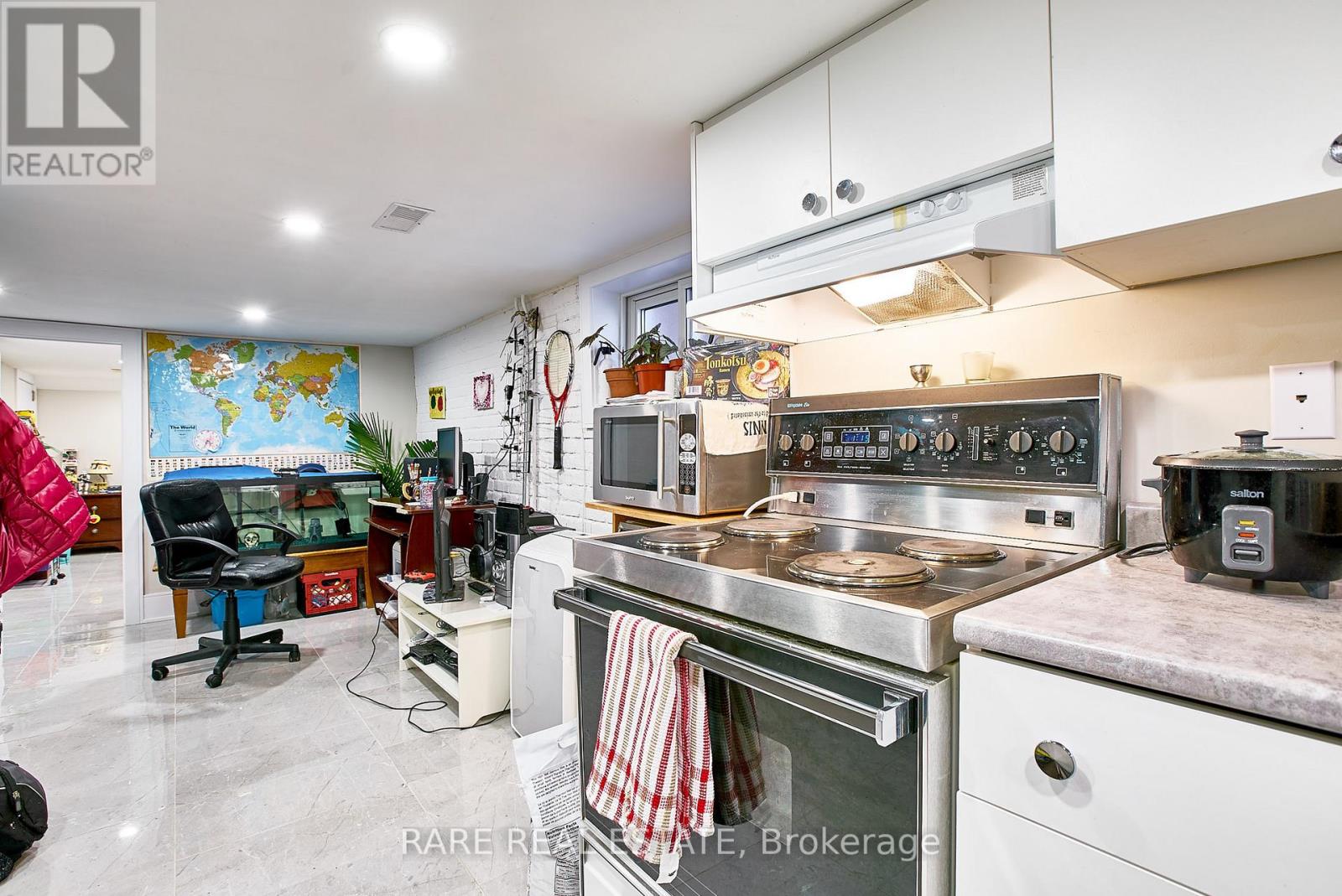 216 Oakwood Avenue, Toronto, Ontario  M6E 2V4 - Photo 35 - C13223378
