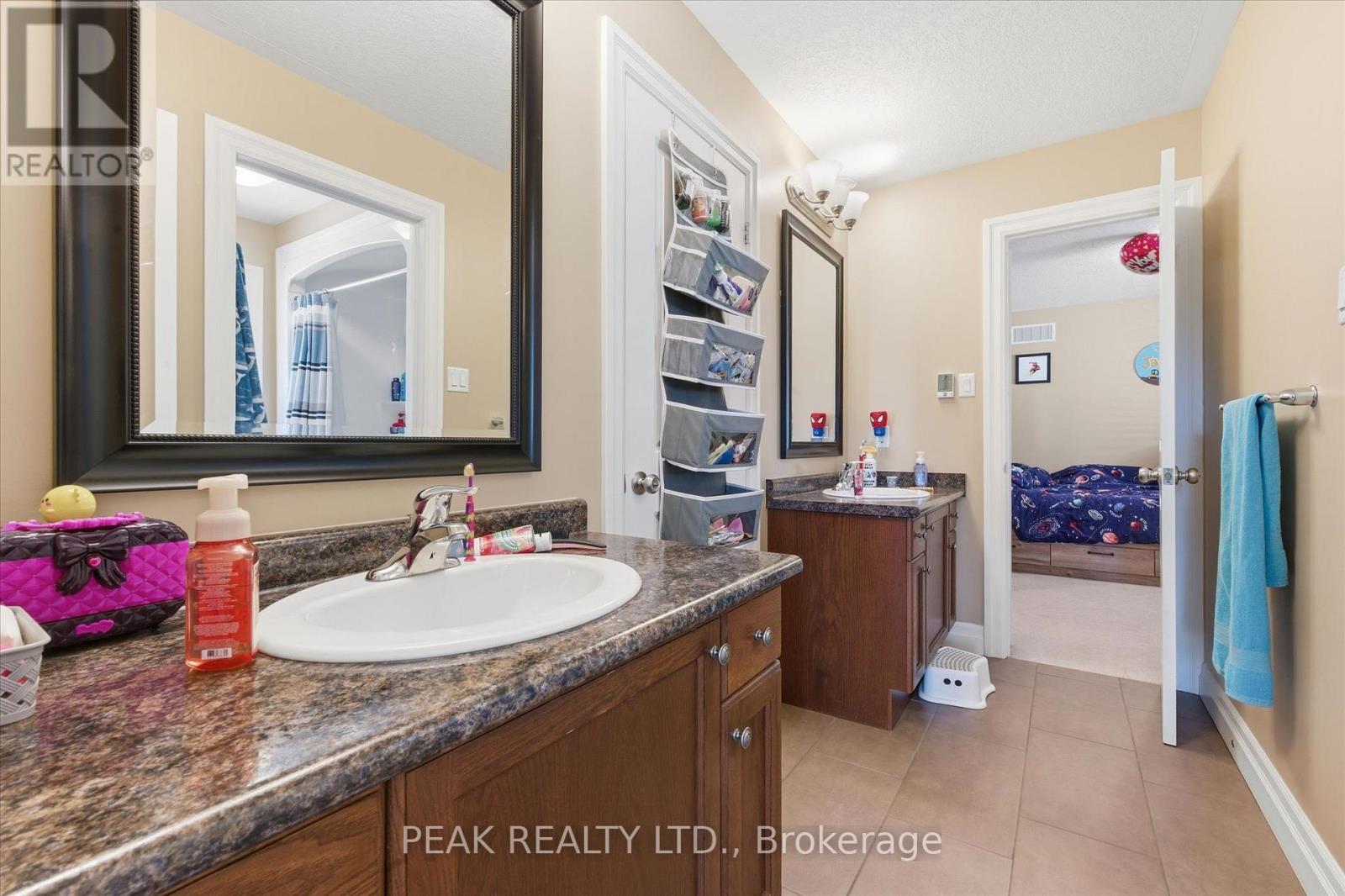 901 Valebrook Court, Kitchener, Ontario  N2A 0E5 - Photo 21 - X13221236