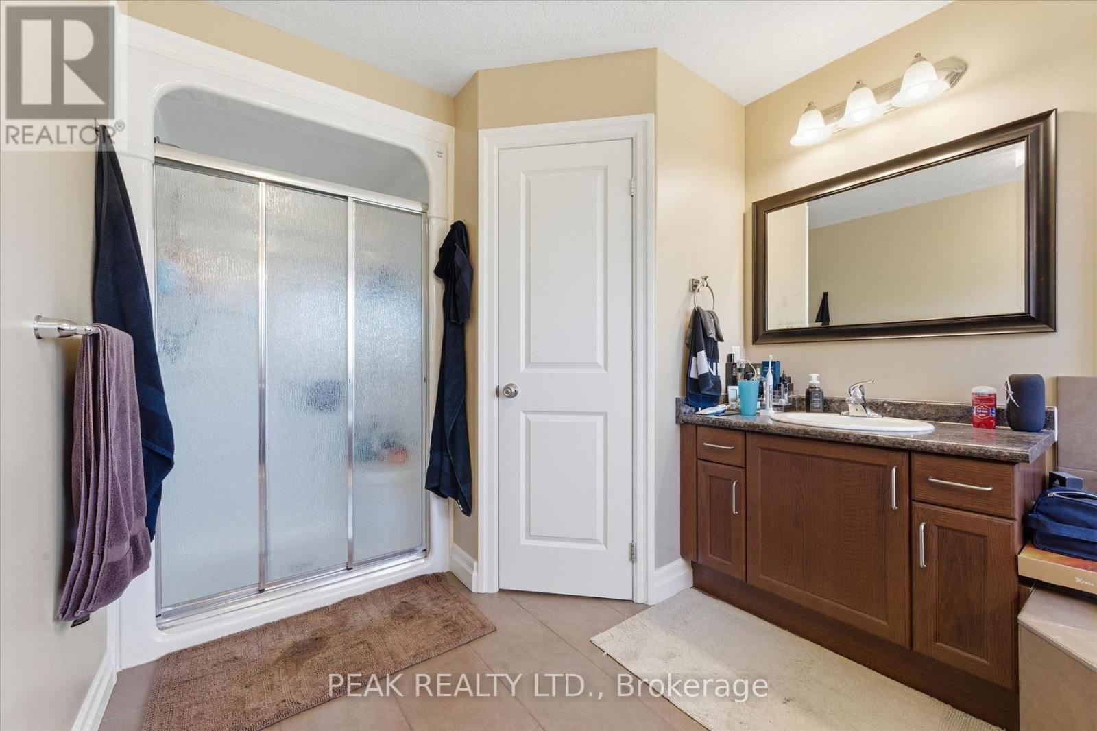 901 Valebrook Court, Kitchener, Ontario  N2A 0E5 - Photo 25 - X13221236