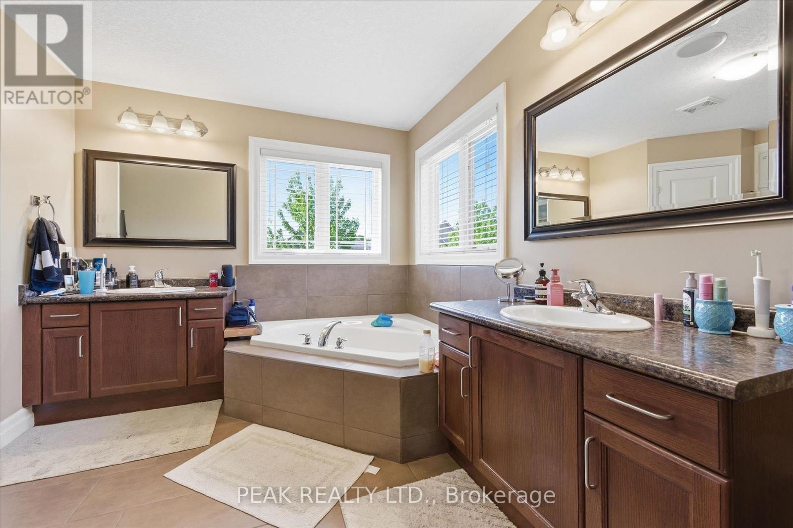 901 Valebrook Court, Kitchener, Ontario  N2A 0E5 - Photo 24 - X13221236
