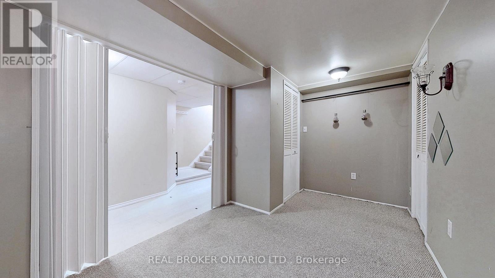 351 Taylor Mills Drive N, Richmond Hill, Ontario  L4C 2T8 - Photo 6 - N13225918