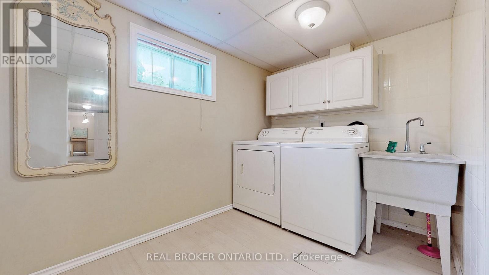 351 Taylor Mills Drive N, Richmond Hill, Ontario  L4C 2T8 - Photo 9 - N13225918