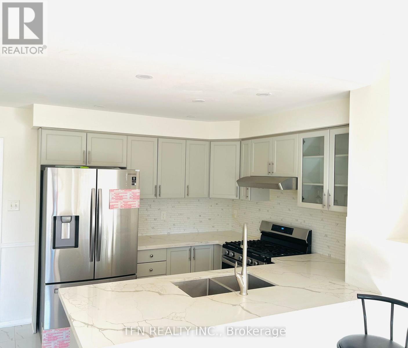 5846 Delle Donne Drive, Mississauga, Ontario  L5M 6R8 - Photo 2 - W13225896