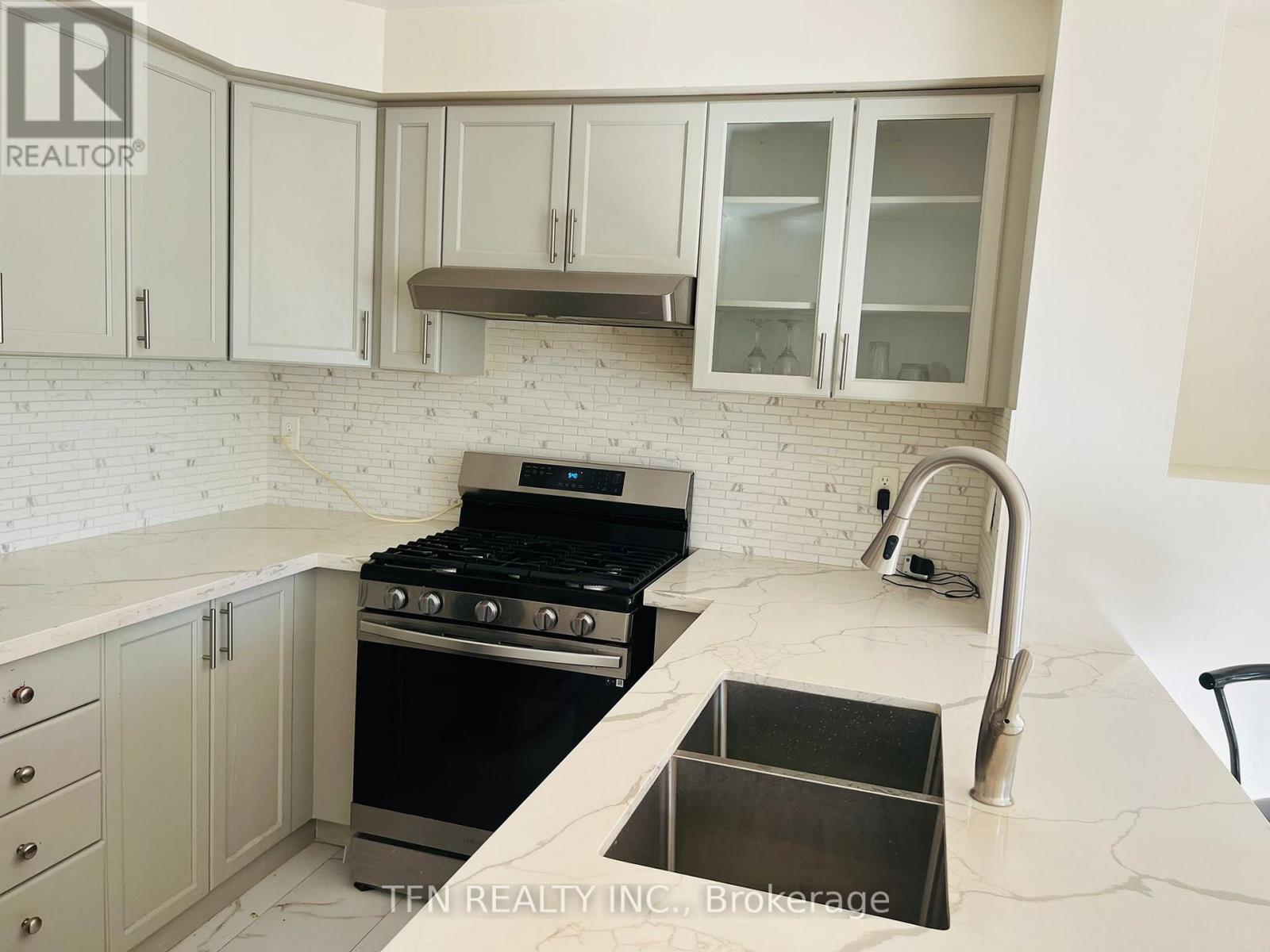 5846 Delle Donne Drive, Mississauga, Ontario  L5M 6R8 - Photo 5 - W13225896