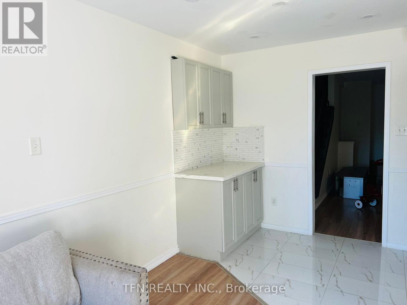 5846 Delle Donne Drive, Mississauga, Ontario  L5M 6R8 - Photo 6 - W13225896