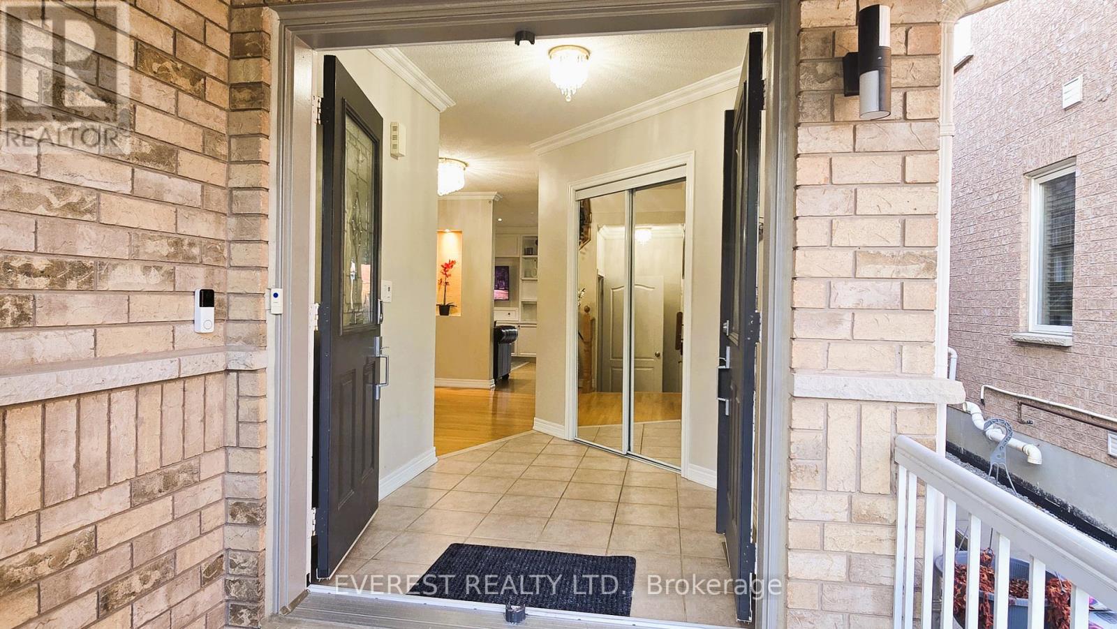 7285 Gagliano Drive, Mississauga, Ontario  L5W 1X3 - Photo 4 - W13225956