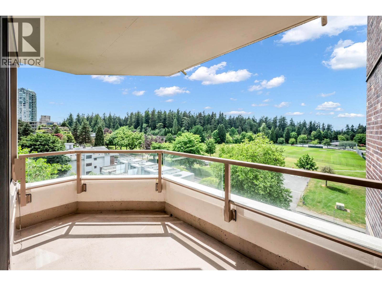 802 5790 Patterson Avenue, Burnaby, British Columbia  V5H 4H6 - Photo 1 - R3130371
