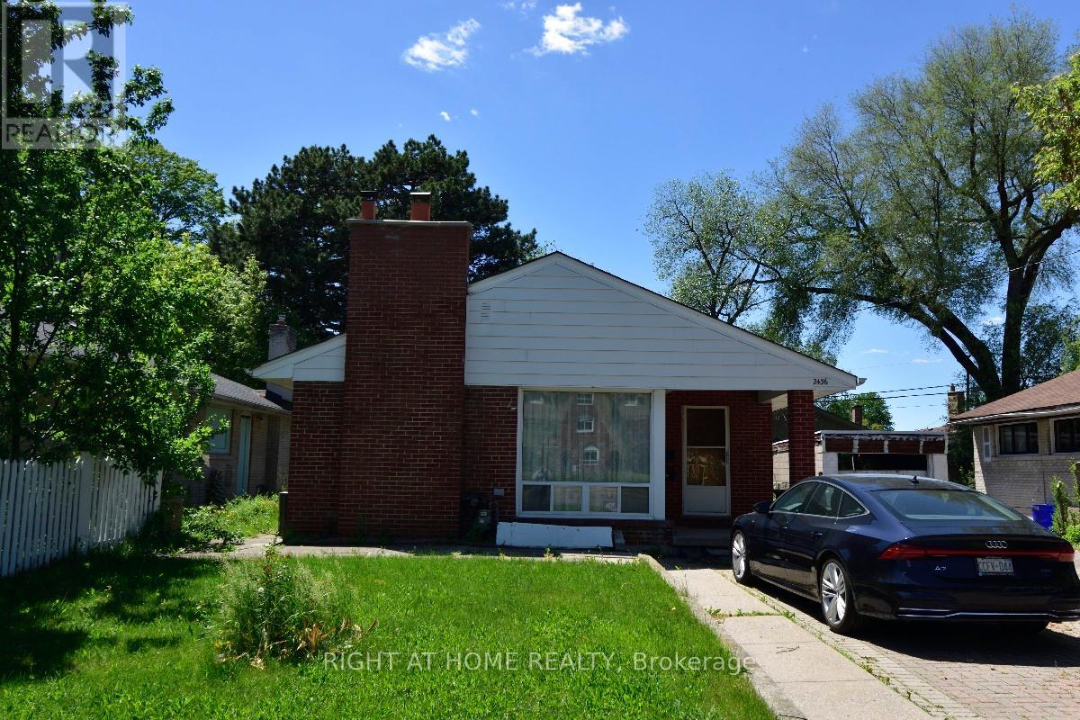 <div class="slider-price">$899,999</div><p>2436 Islington Avenue, Toronto, Ontario</p>