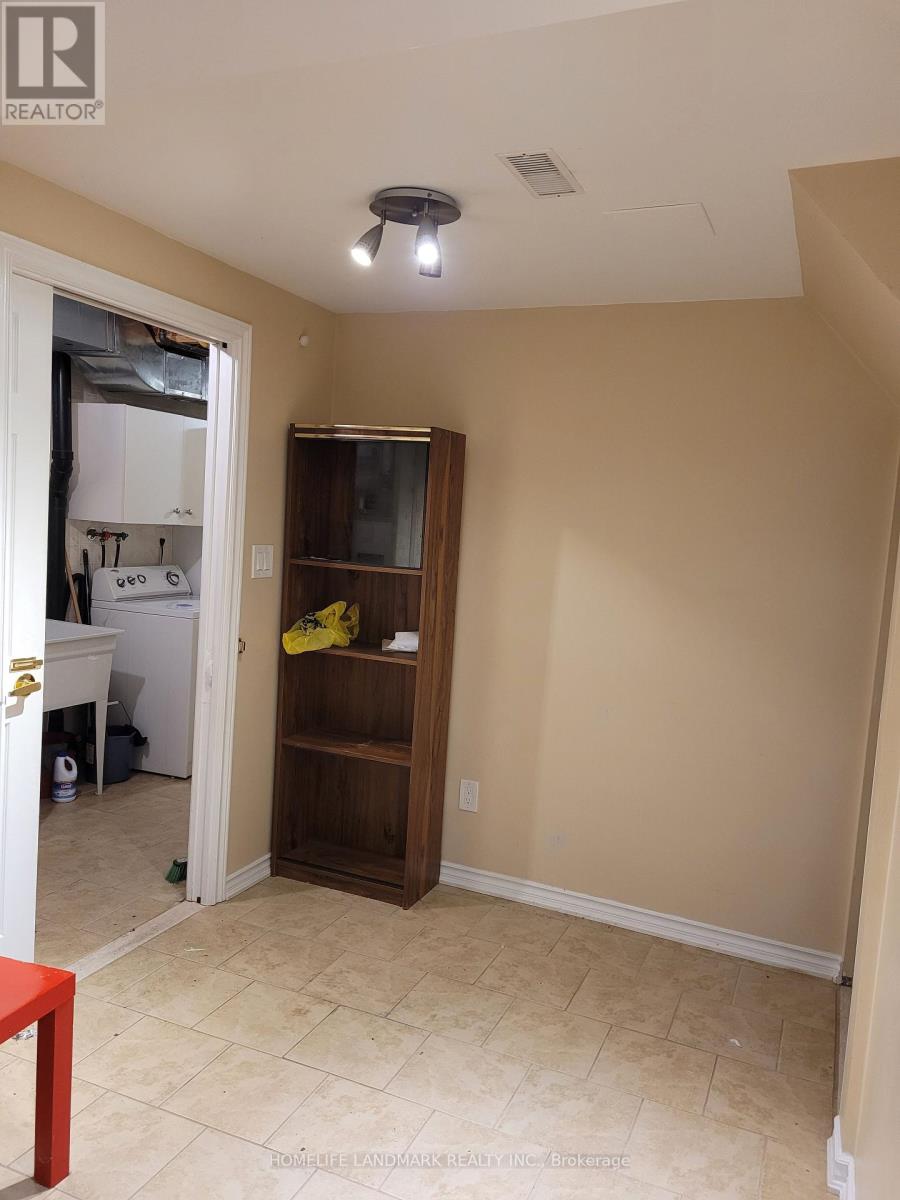 Lower - 4397 Trail Blazer Way, Mississauga, Ontario  L5R 0C5 - Photo 6 - W13226014