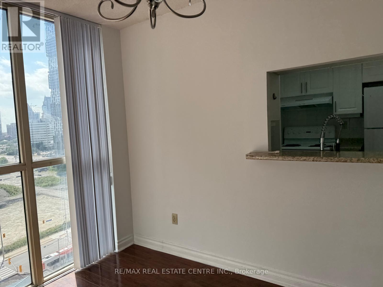 1403 - 265 Enfield Place, Mississauga, Ontario  L5B 3Y7 - Photo 6 - W13226028