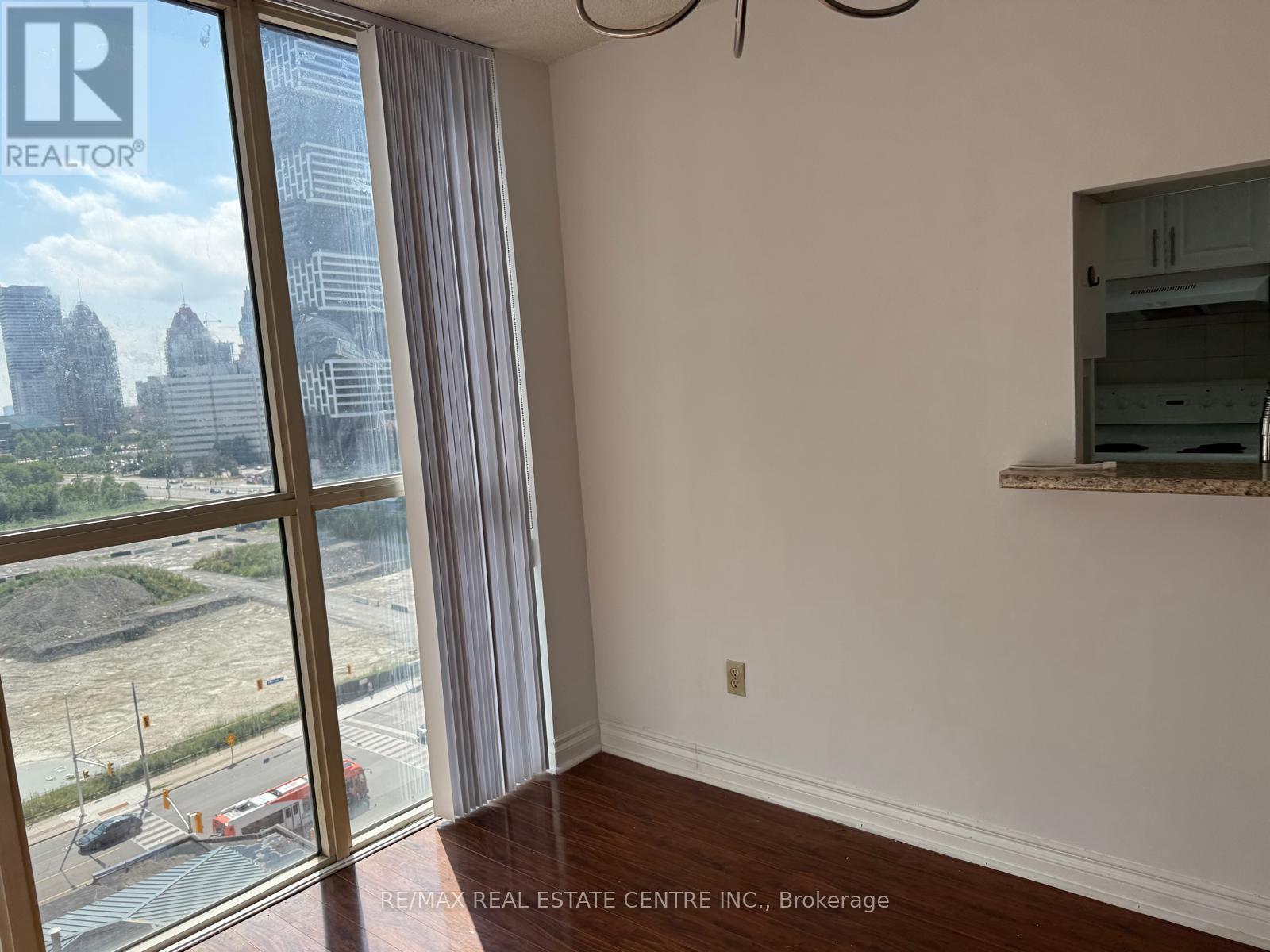 1403 - 265 Enfield Place, Mississauga, Ontario  L5B 3Y7 - Photo 7 - W13226028