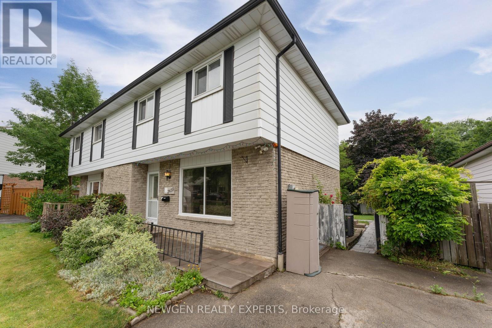 2458 Martin Court, Burlington, Ontario  L7P 2V2 - Photo 3 - W13226042