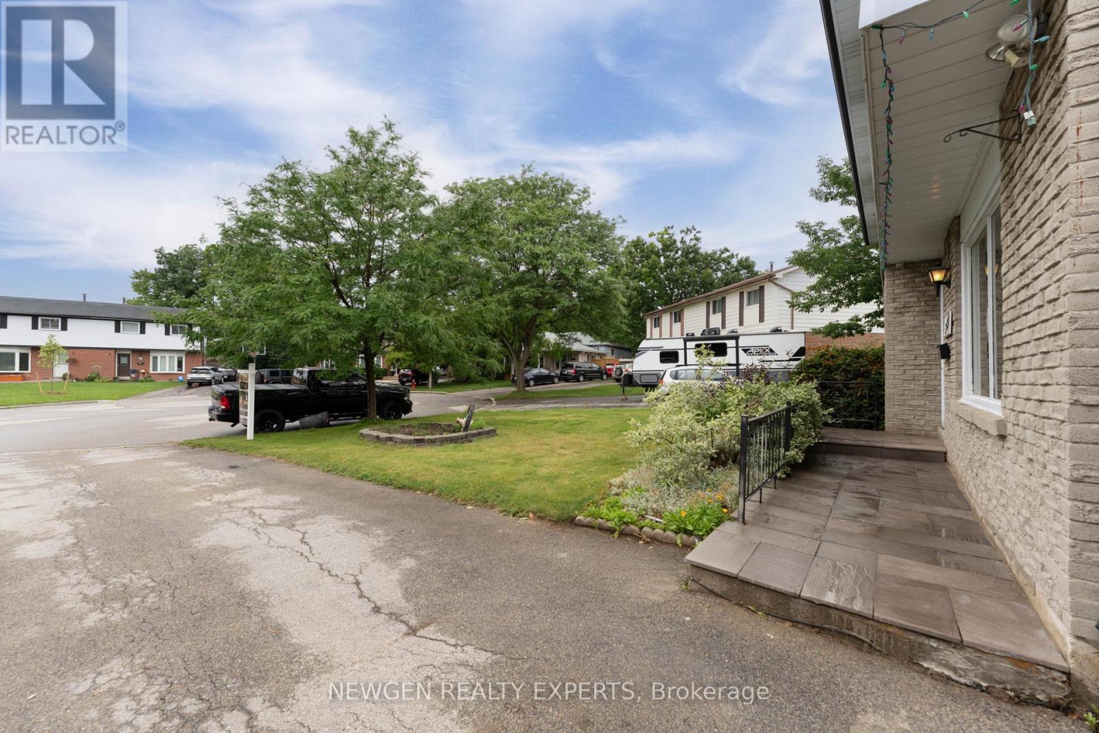 2458 Martin Court, Burlington, Ontario  L7P 2V2 - Photo 4 - W13226042