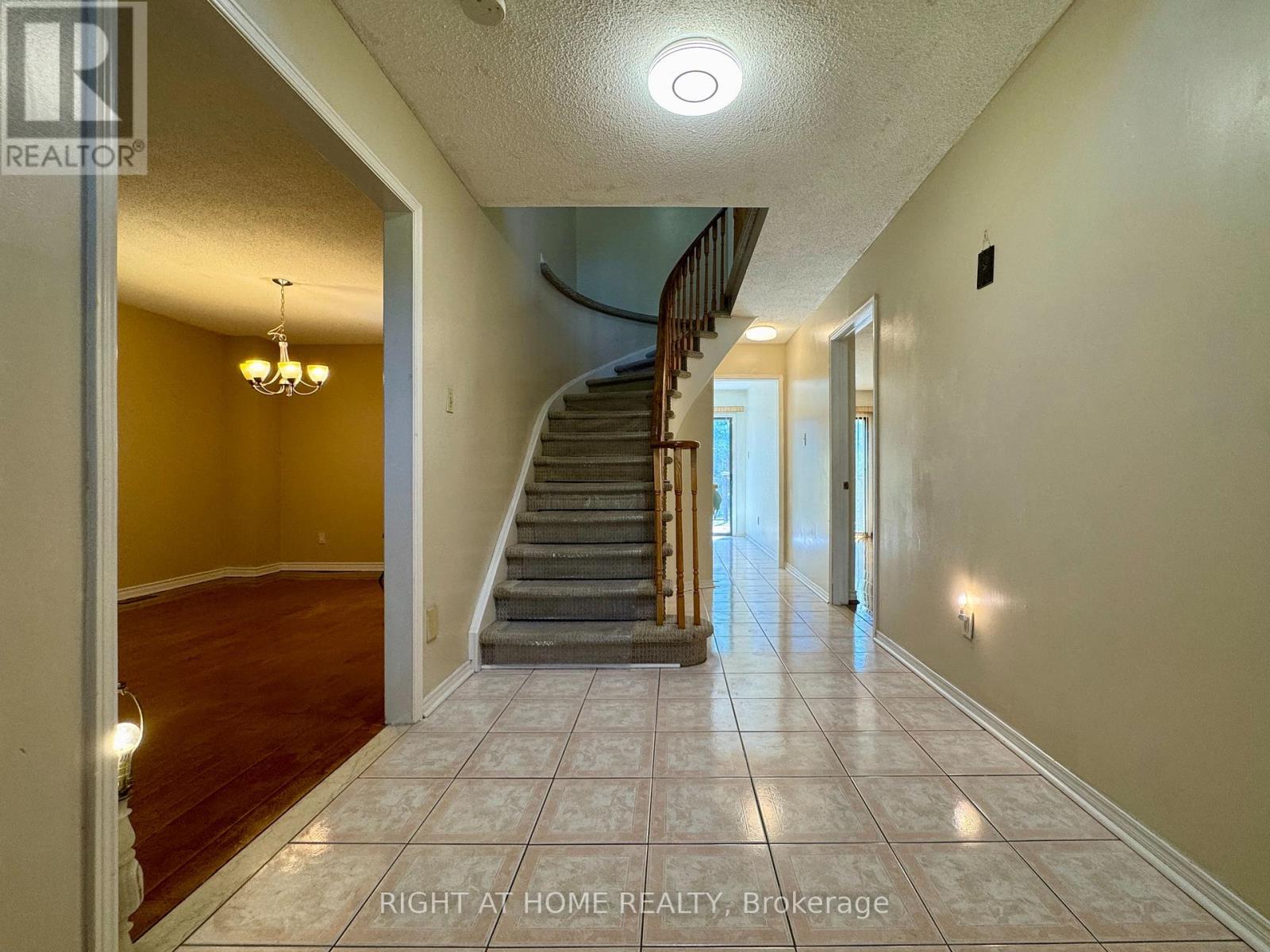 3266 Jackpine Road, Mississauga, Ontario  L5L 4P6 - Photo 2 - W13226052