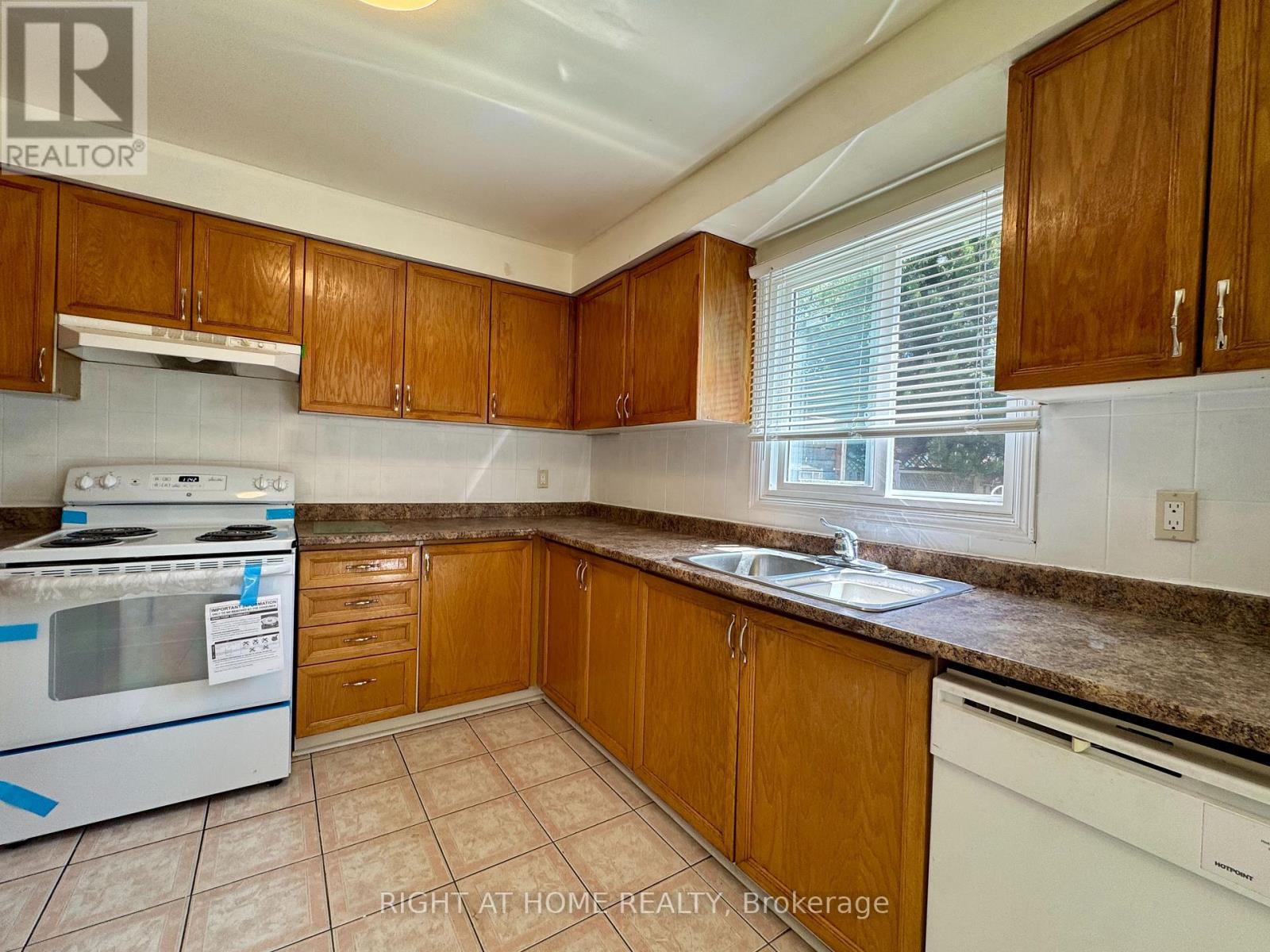 3266 Jackpine Road, Mississauga, Ontario  L5L 4P6 - Photo 9 - W13226052