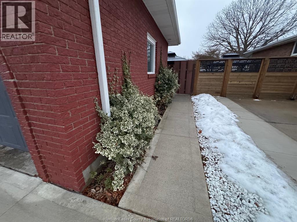 9248 Esplanade Dr Unit# Basement, Windsor, Ontario  N8R 1J1 - Photo 2 - 26012758