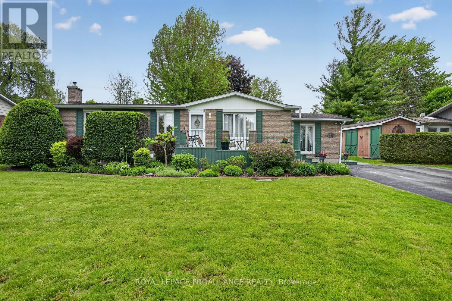 8 BERNARD CRESCENT, Augusta, Ontario