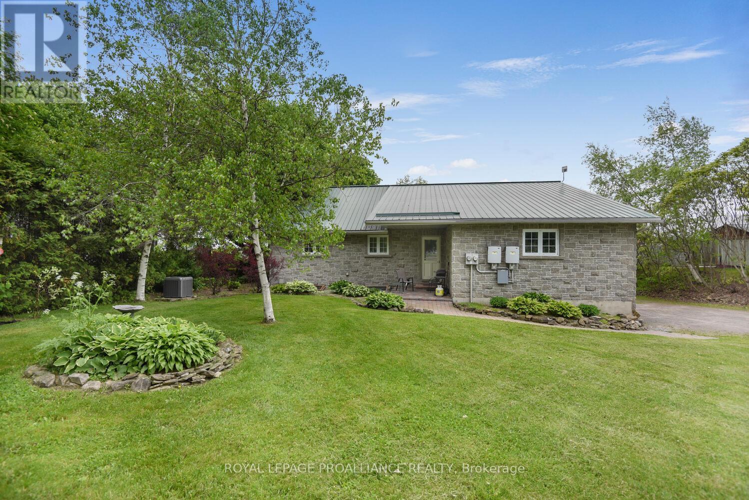 2111 County Road 2 Road E, Edwardsburgh/cardinal, Ontario  K0E 1T1 - Photo 1 - X13226104