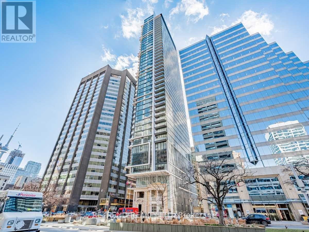 1709 - 426 University Avenue, Toronto, Ontario  M5G 1S9 - Photo 2 - C13226058