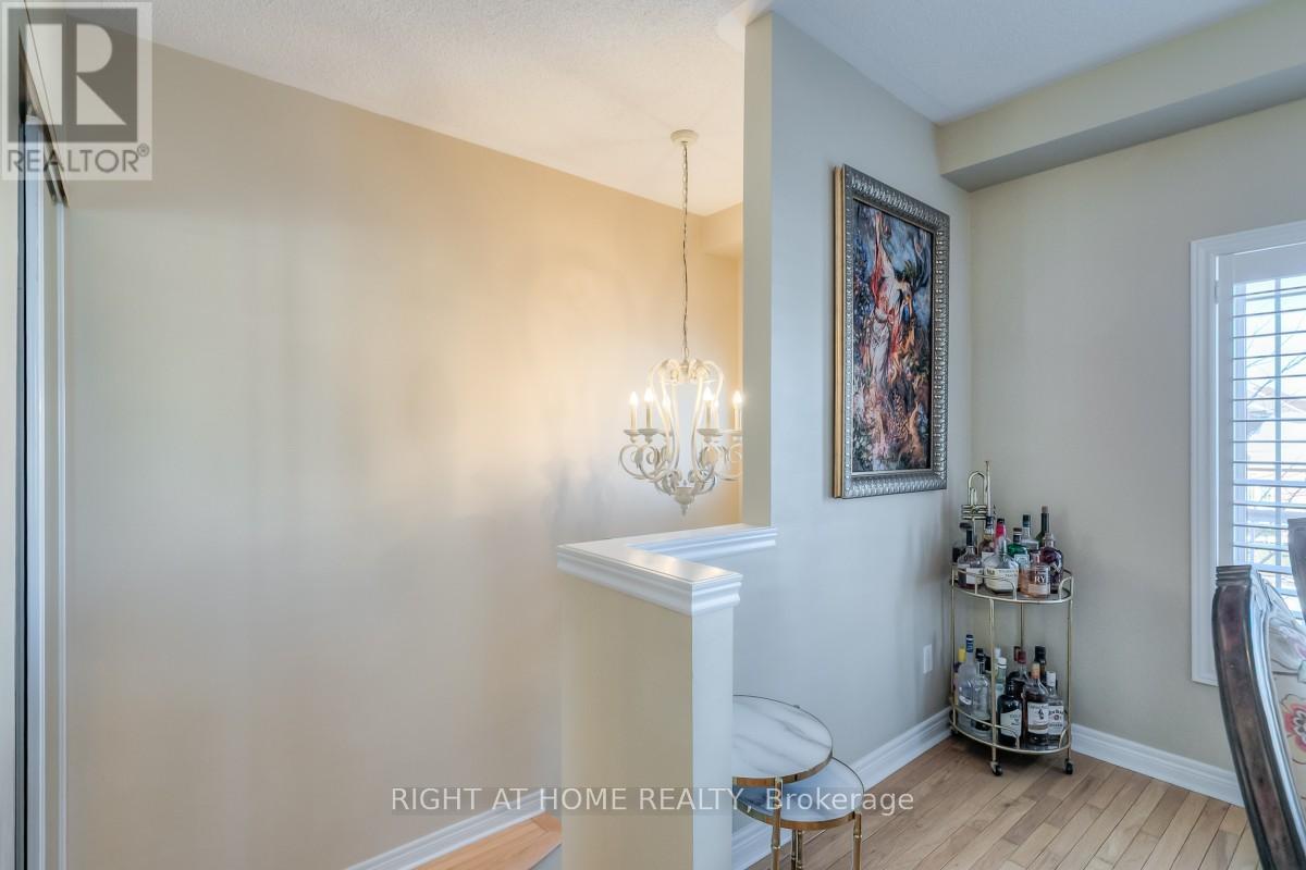 63 Snowy Meadow Avenue, Richmond Hill, Ontario  L4E 3V4 - Photo 2 - N13226126