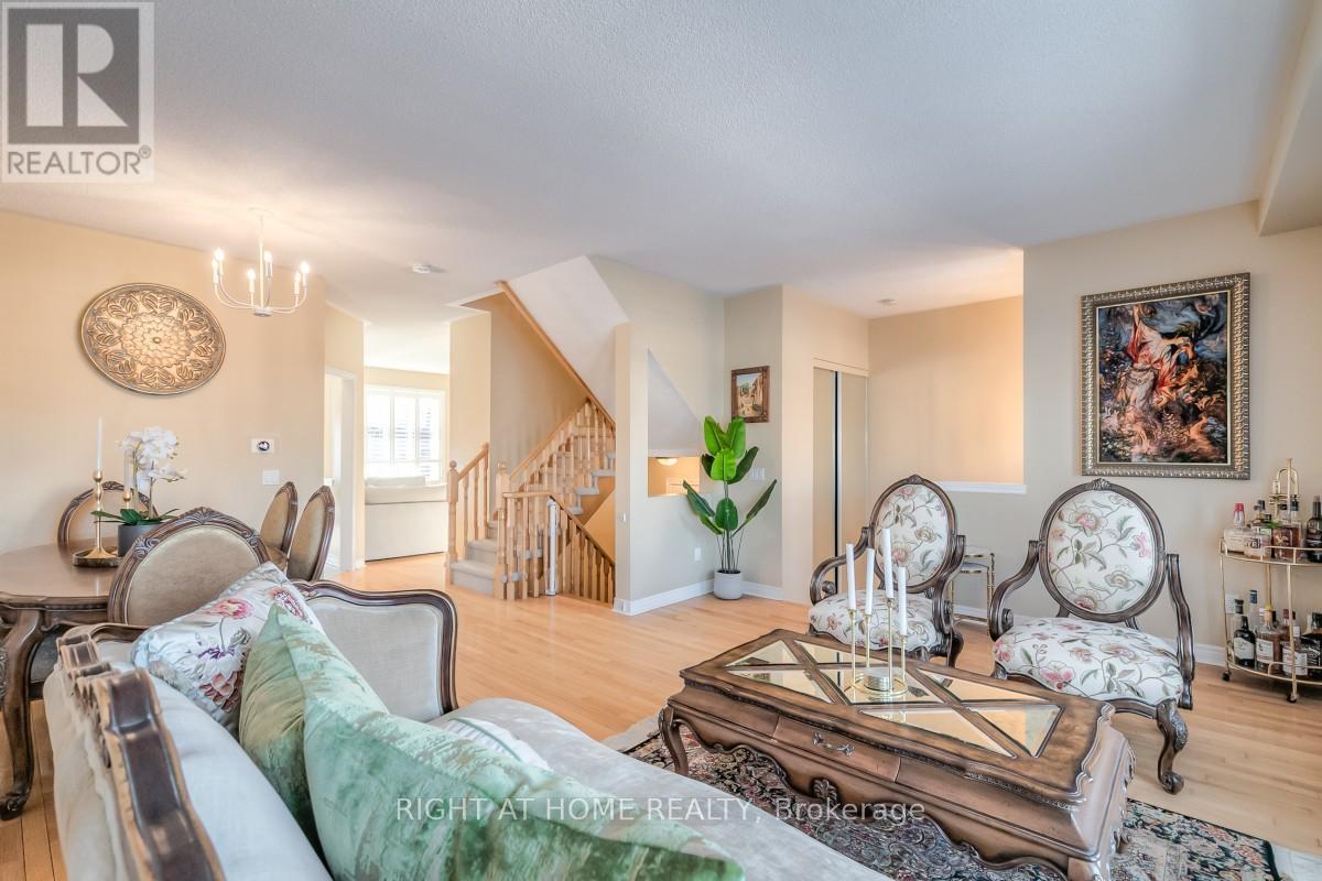 63 Snowy Meadow Avenue, Richmond Hill, Ontario  L4E 3V4 - Photo 5 - N13226126