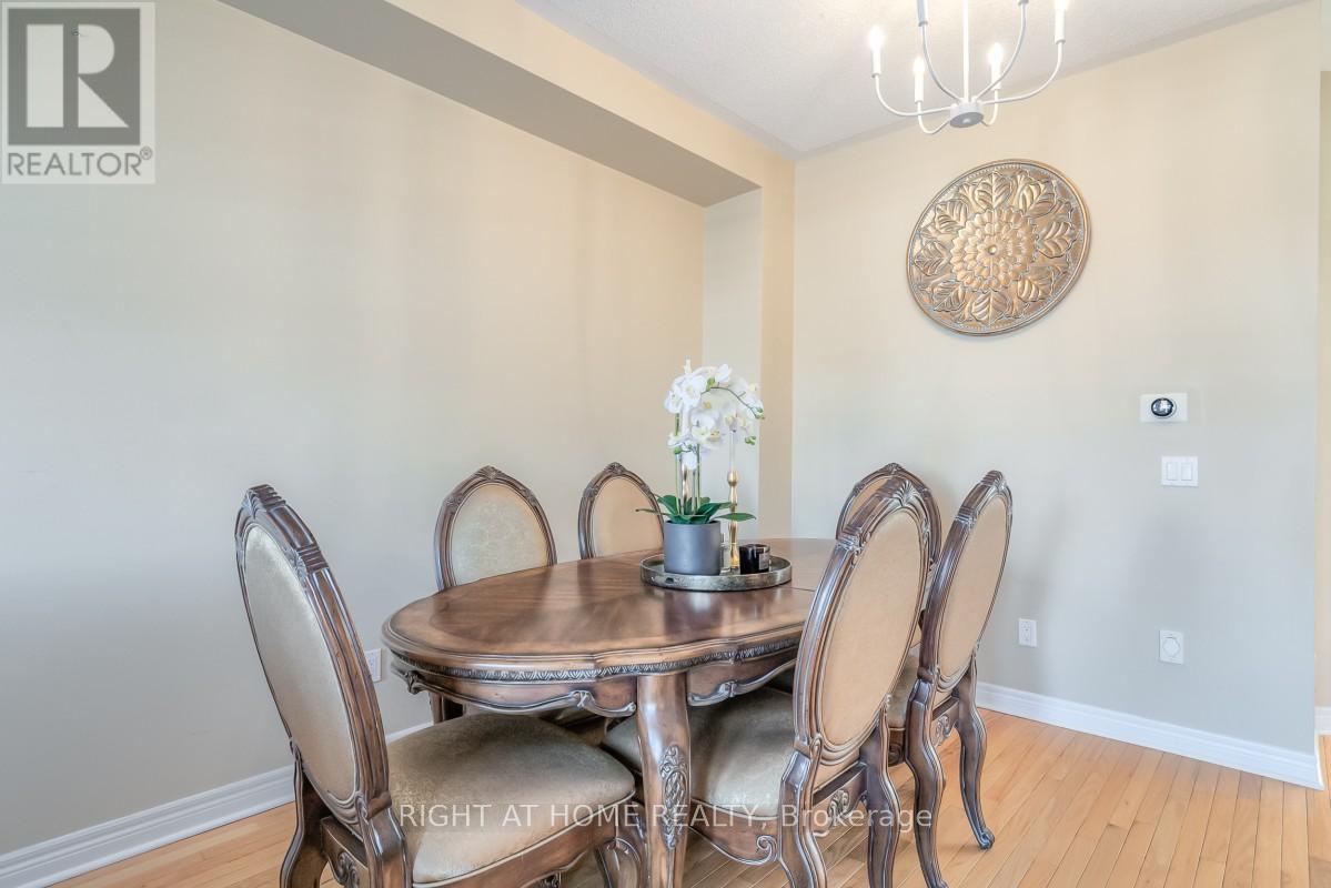 63 Snowy Meadow Avenue, Richmond Hill, Ontario  L4E 3V4 - Photo 7 - N13226126