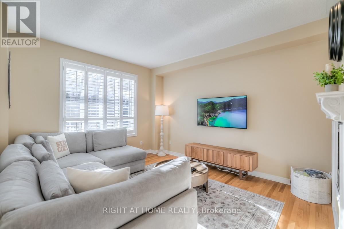 63 Snowy Meadow Avenue, Richmond Hill, Ontario  L4E 3V4 - Photo 9 - N13226126