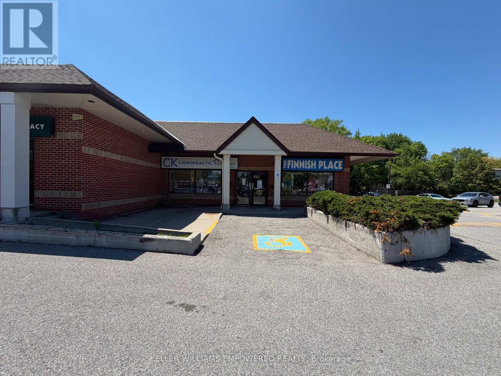 2 - 7670 YONGE STREET, Vaughan, Ontario