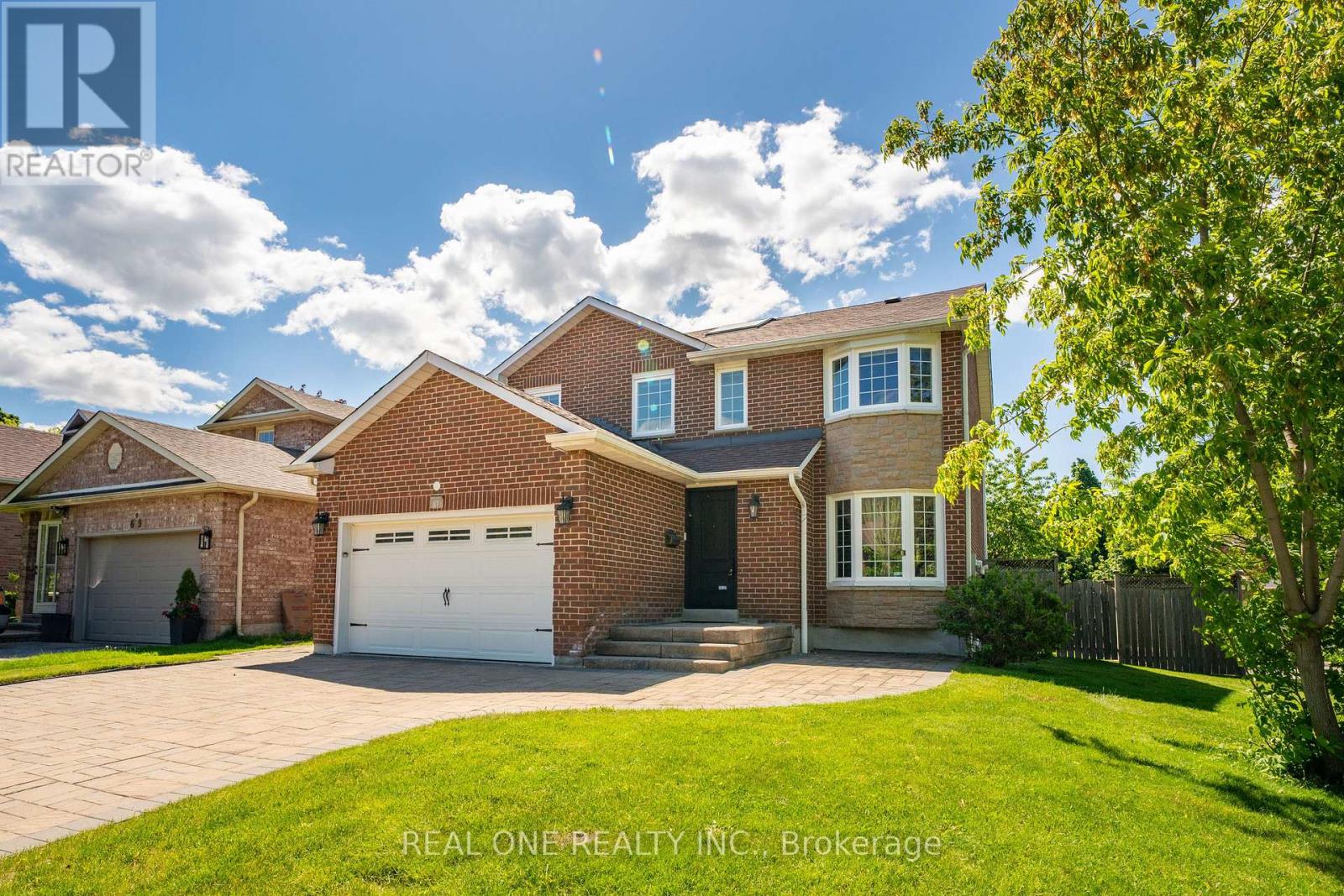 67 Eleanor Circle, Richmond Hill, Ontario  L4C 6K6 - Photo 2 - N13226138