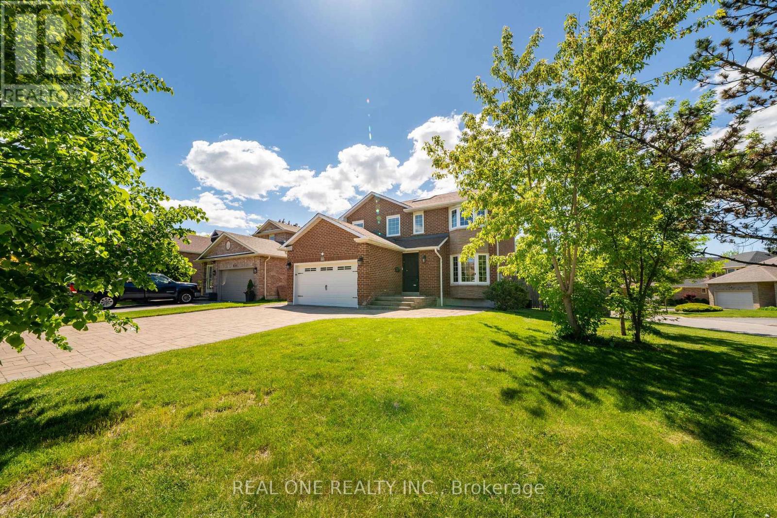67 Eleanor Circle, Richmond Hill, Ontario  L4C 6K6 - Photo 3 - N13226138