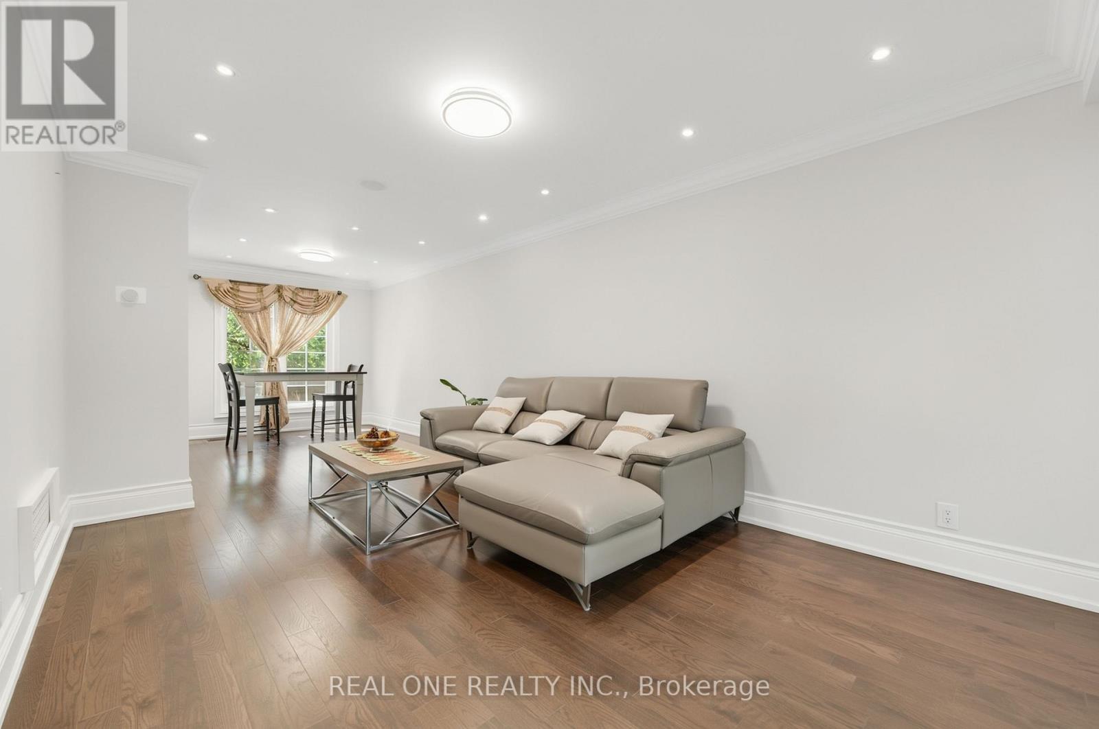 67 Eleanor Circle, Richmond Hill, Ontario  L4C 6K6 - Photo 6 - N13226138
