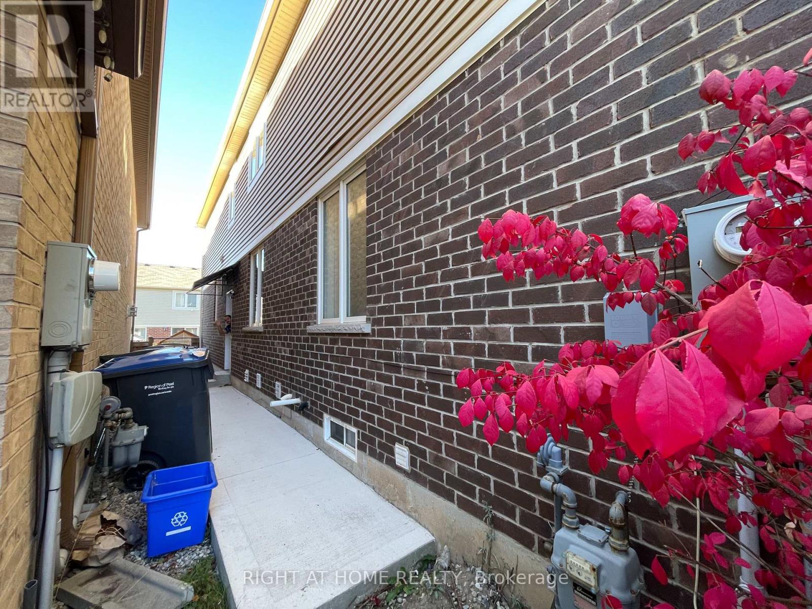 #lower - 58 Meadowcrest Lane, Brampton, Ontario  L7A 0V7 - Photo 4 - W13226092