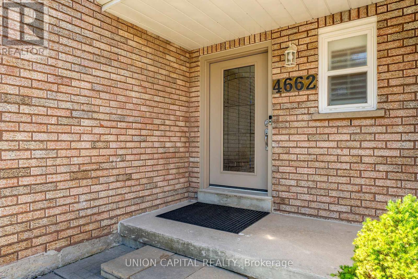 4662 Wayside Court, Mississauga, Ontario  L5V 1G1 - Photo 4 - W13226108
