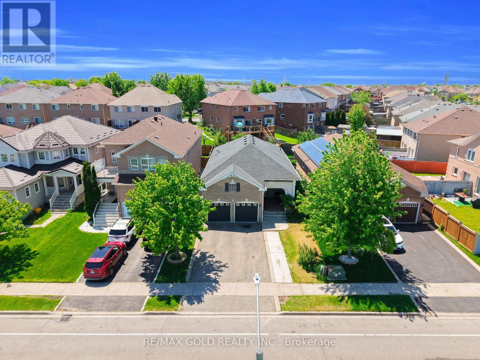 74 Fletchers Creek Boulevard, Brampton, Ontario  L6X 4T1 - Photo 4 - W13226120