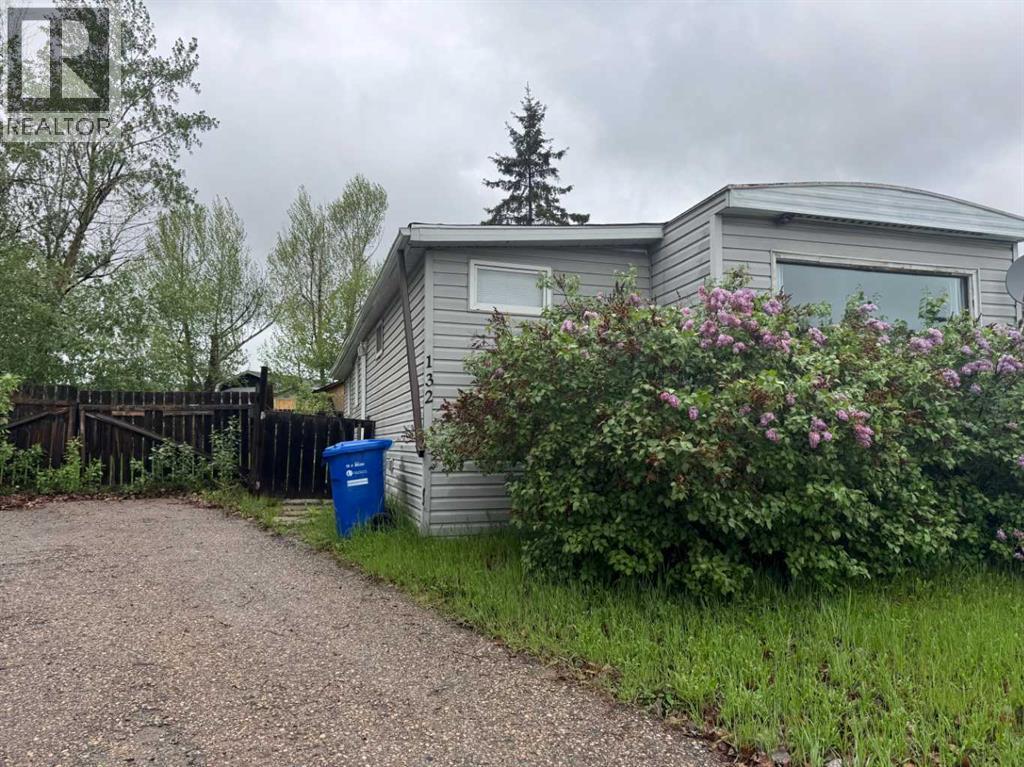 132 Greenfield Place, Fort Mcmurray, Alberta  T9H 2M1 - Photo 2 - A2280745