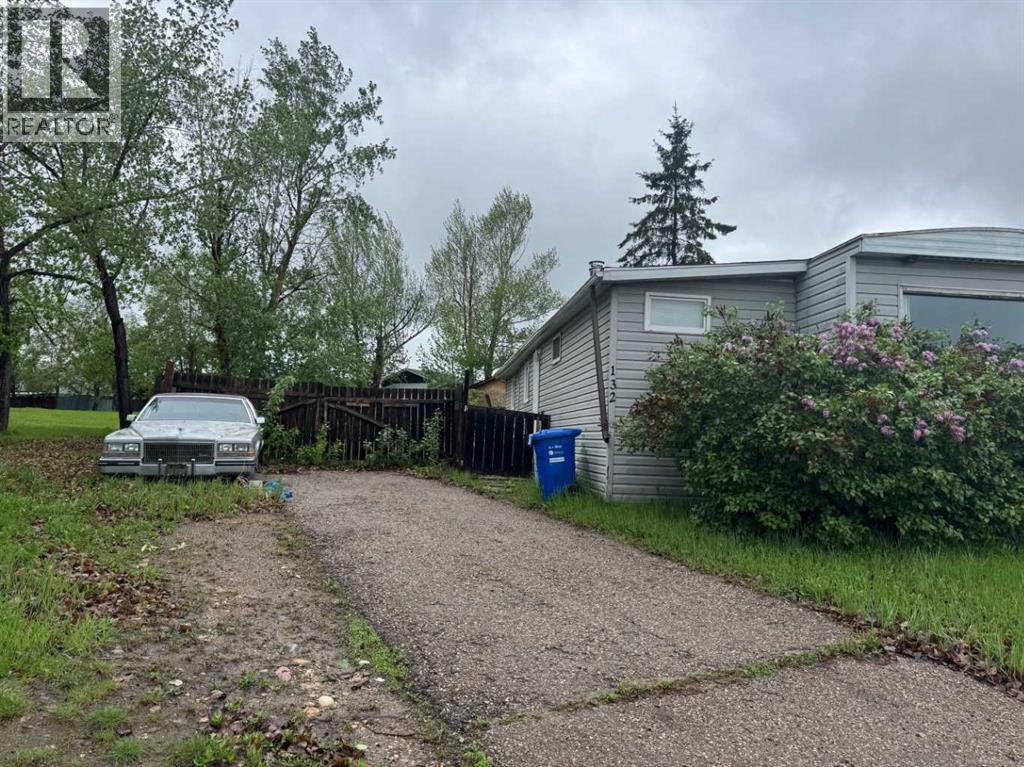 132 Greenfield Place, Fort Mcmurray, Alberta  T9H 2M1 - Photo 3 - A2280745